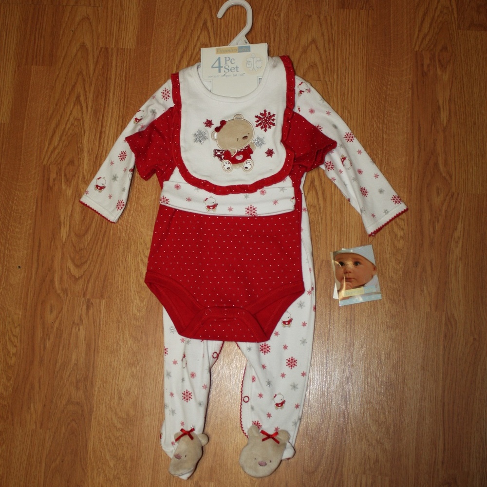 4 piece NEW Christmas holiday baby set 9 m